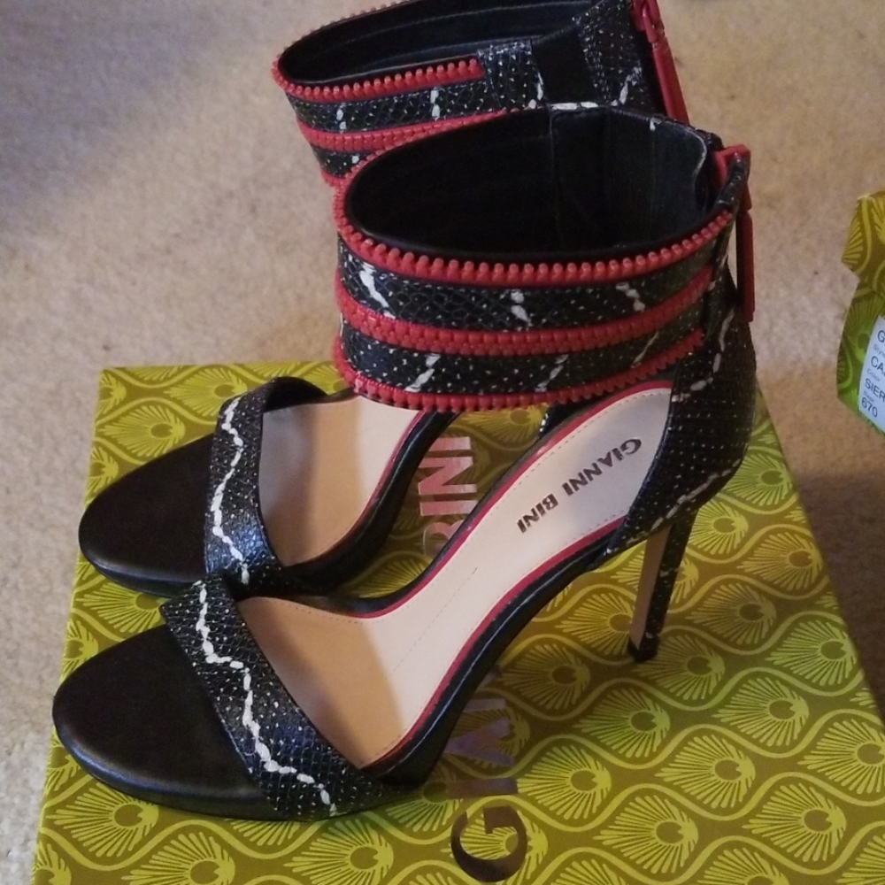 Heels - Picture 2 of 4